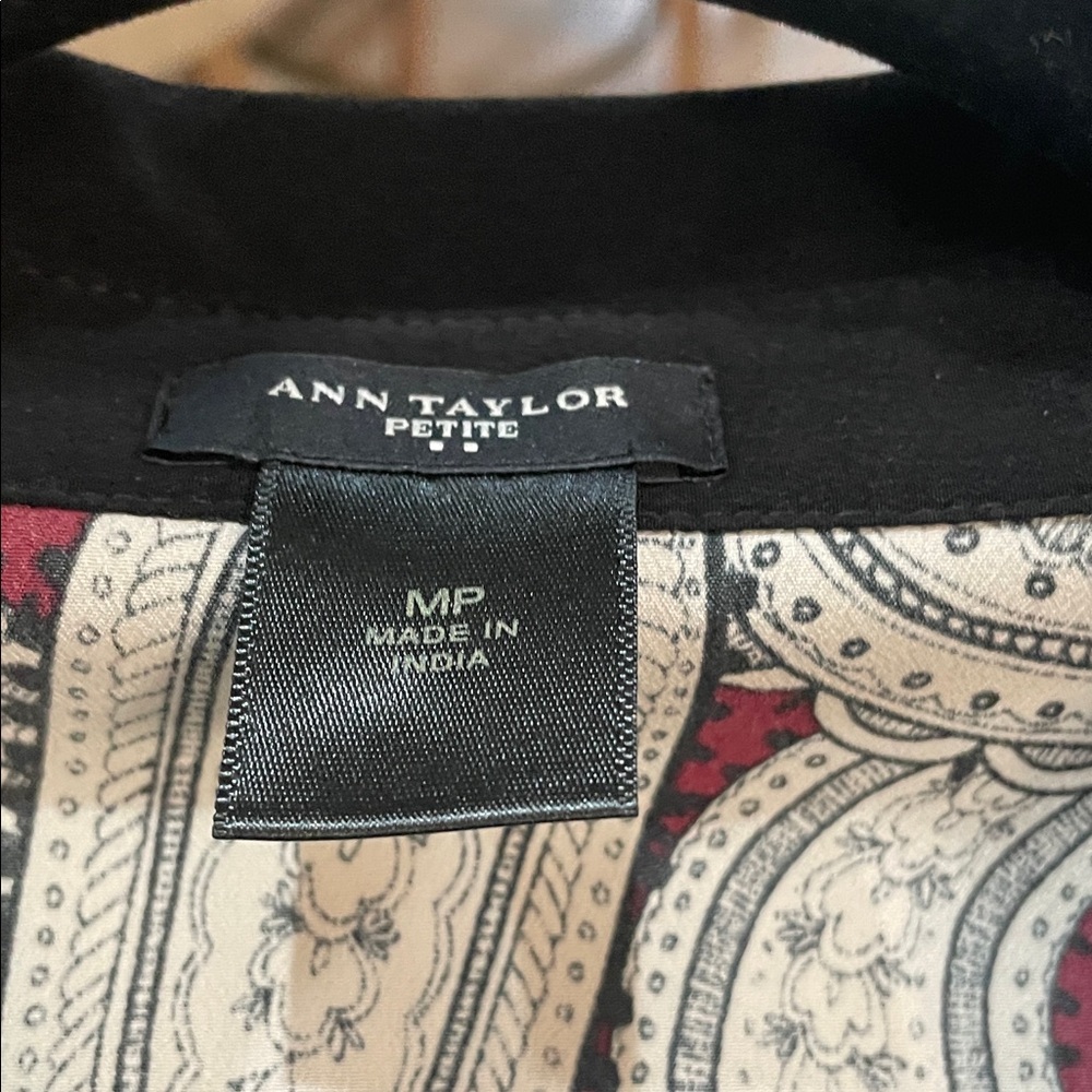 Ann Taylor Petite Paisley Shift Dress in Burgundy, Black, White - Picture 3 of 14